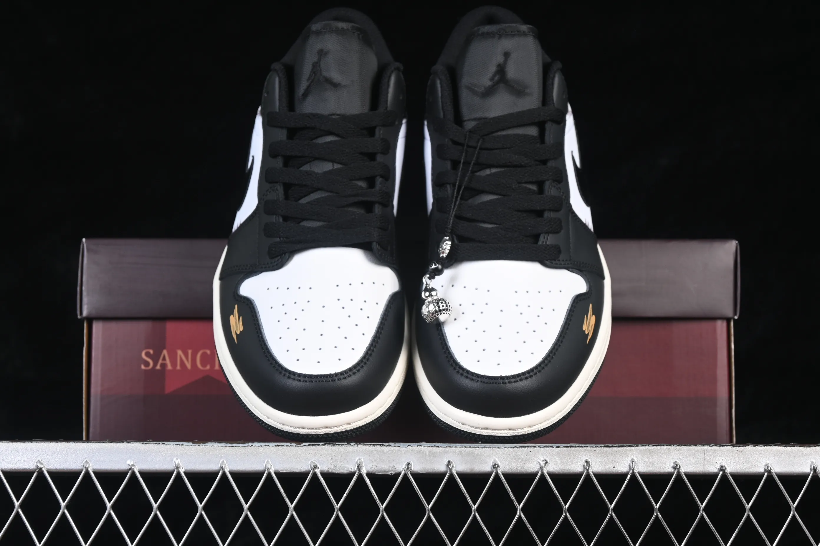 All Categories Air Jordan Jordan Series Basketball Shoes Air Jordan 1 Low Air Jordan 1 Low AJ1 Joe 1 Year of the Horse Limited Low-State Cultural Casual Shoes 553558-040